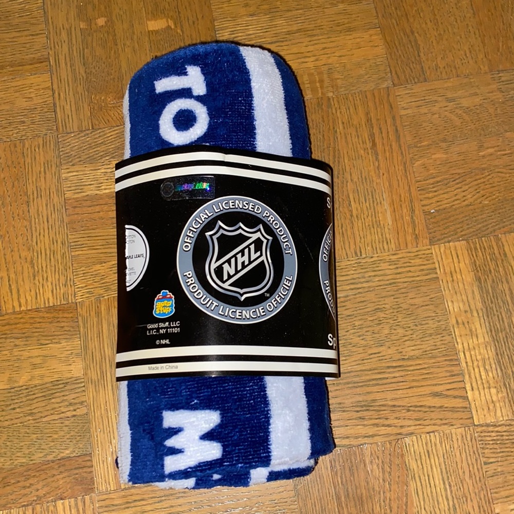 Toronto maple leafs towel
